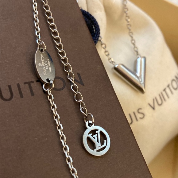 LAST CALL! ! Authentic Louis Vuitton V-Shaped Silver Pendant Necklace - Picture 6 of 17